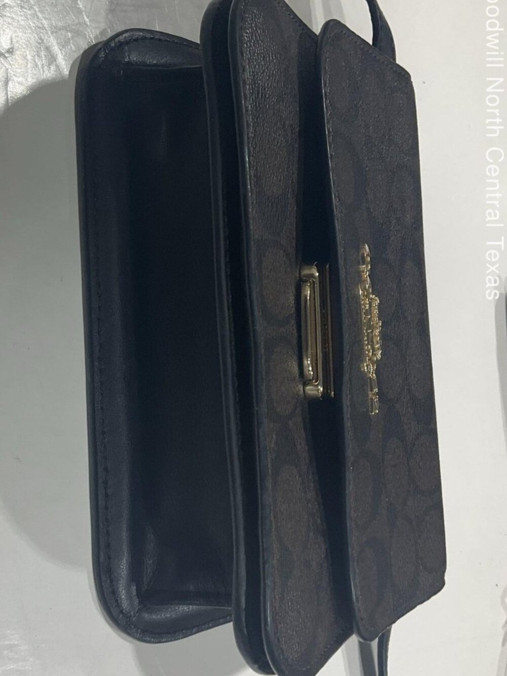 Coach Signature - Picture 6 of 7